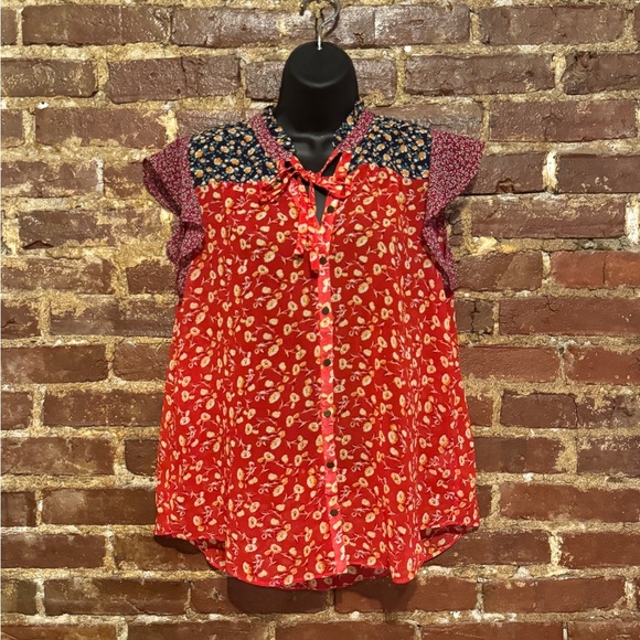 Sandy & Sid blouse with ruffled collar. BOHO floral w/flutter sleeve. Red Lg - Picture 1 of 7
